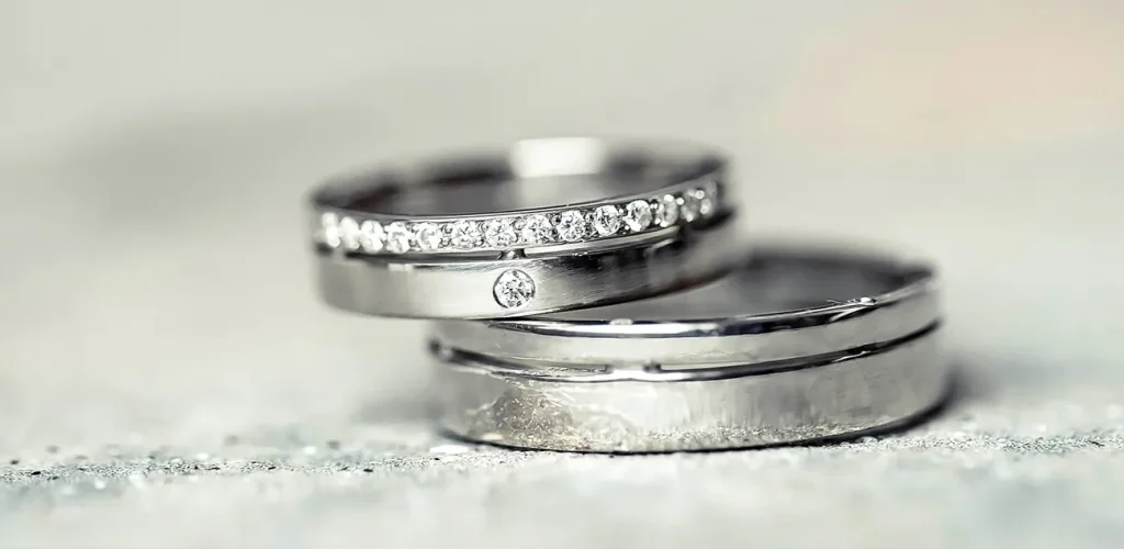 What is palladium white gold alloy and how is it different from traditional white gold?